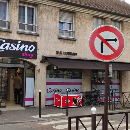 Duplex Autonome Cosy A Paris Cdg דירה