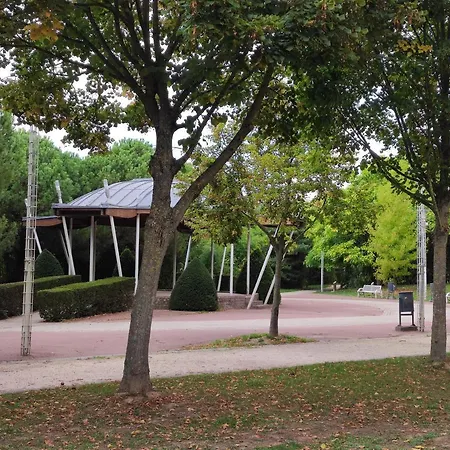 Duplex Autonome Cosy A Paris Cdg דירה *